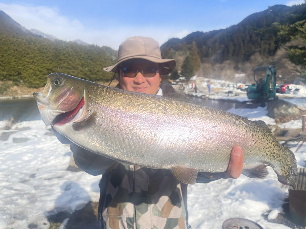 【頂鱒５３ｃｍ】全体