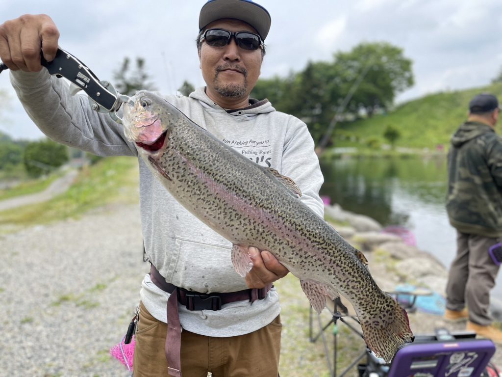 【頂鱒５７ｃｍ】全体