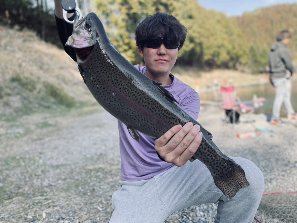 【頂鱒５６ｃｍ】全体