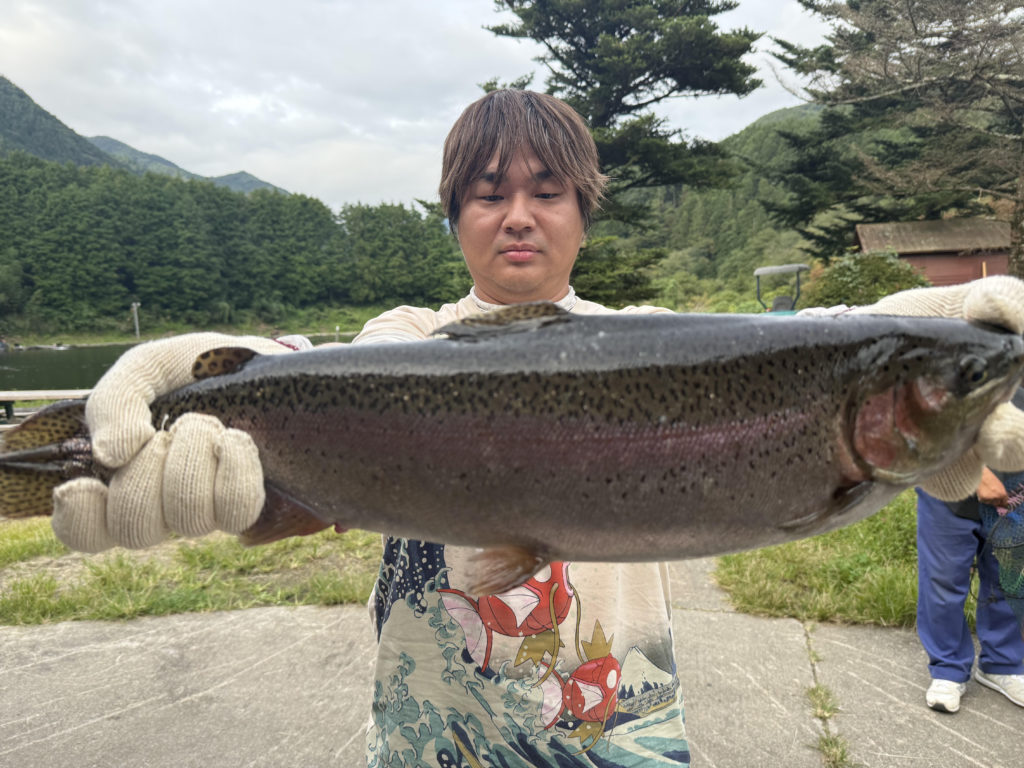 【頂鱒５３ｃｍ】全体