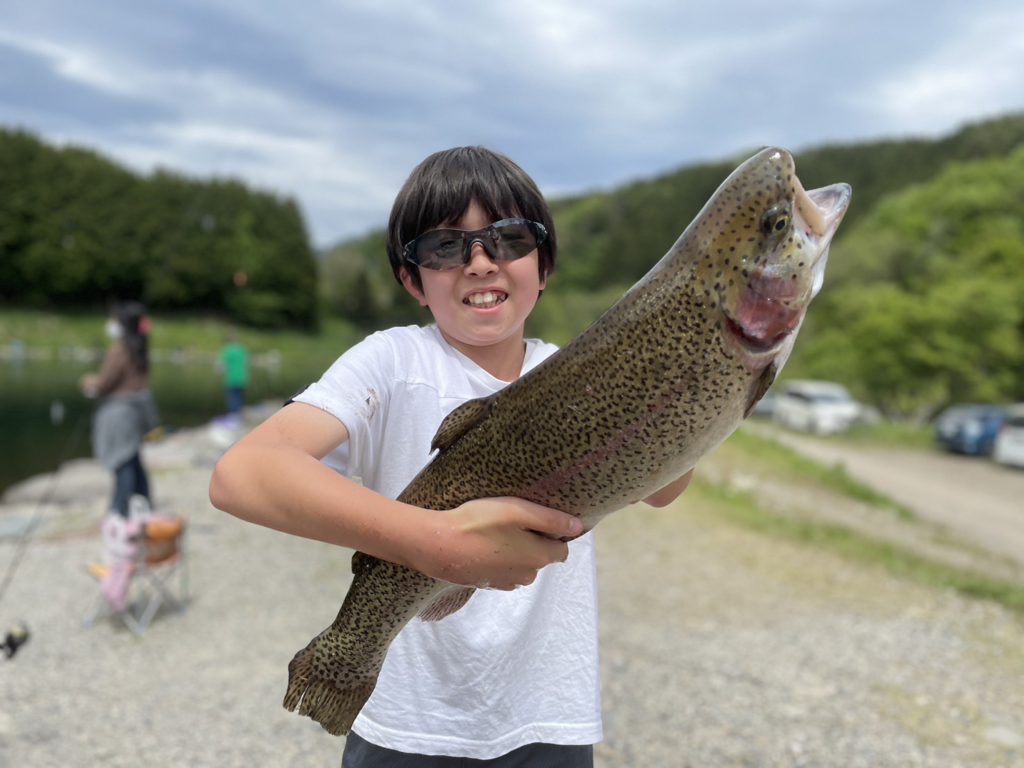 【頂鱒５７ｃｍ】全体