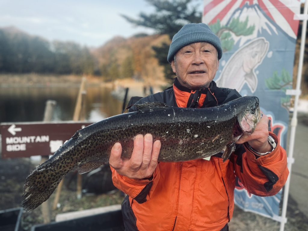 【頂鱒５７ｃｍ】全体