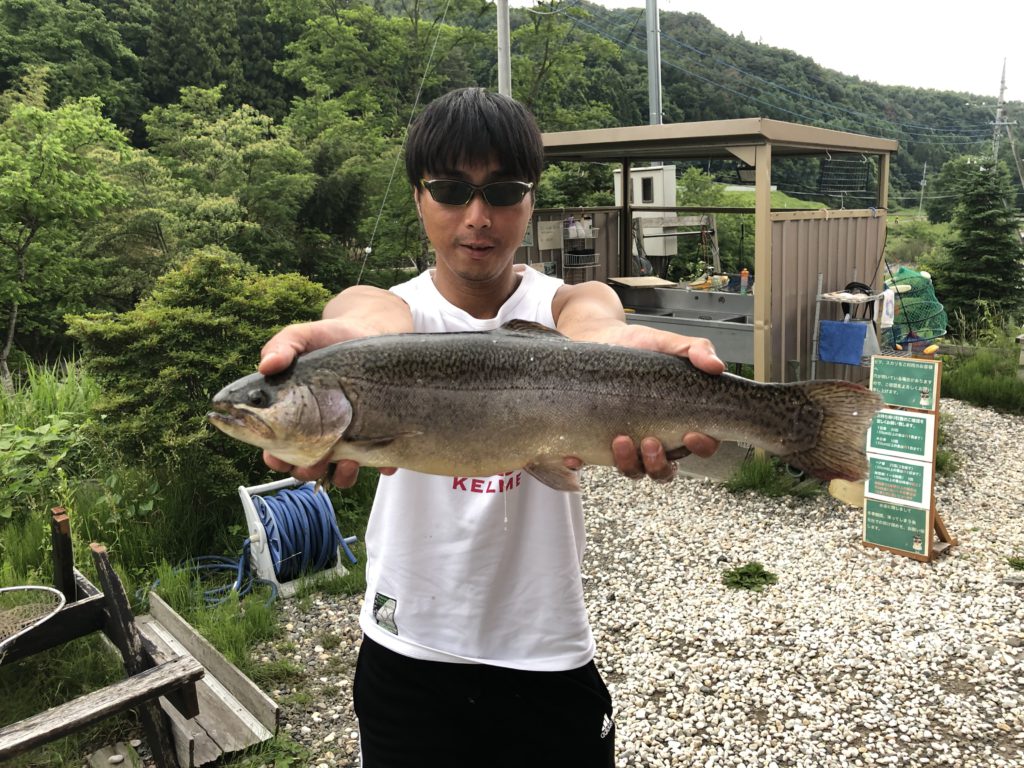 【ロックトラウト５４ｃｍ】全体