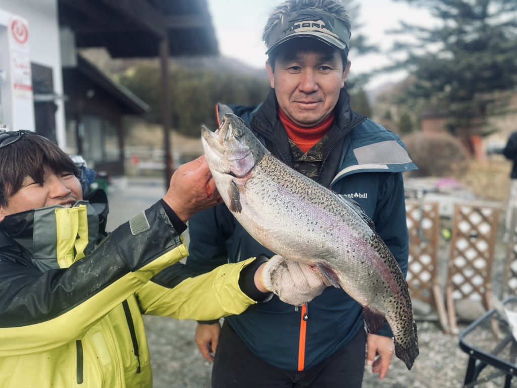 【頂鱒５７ｃｍ】全体