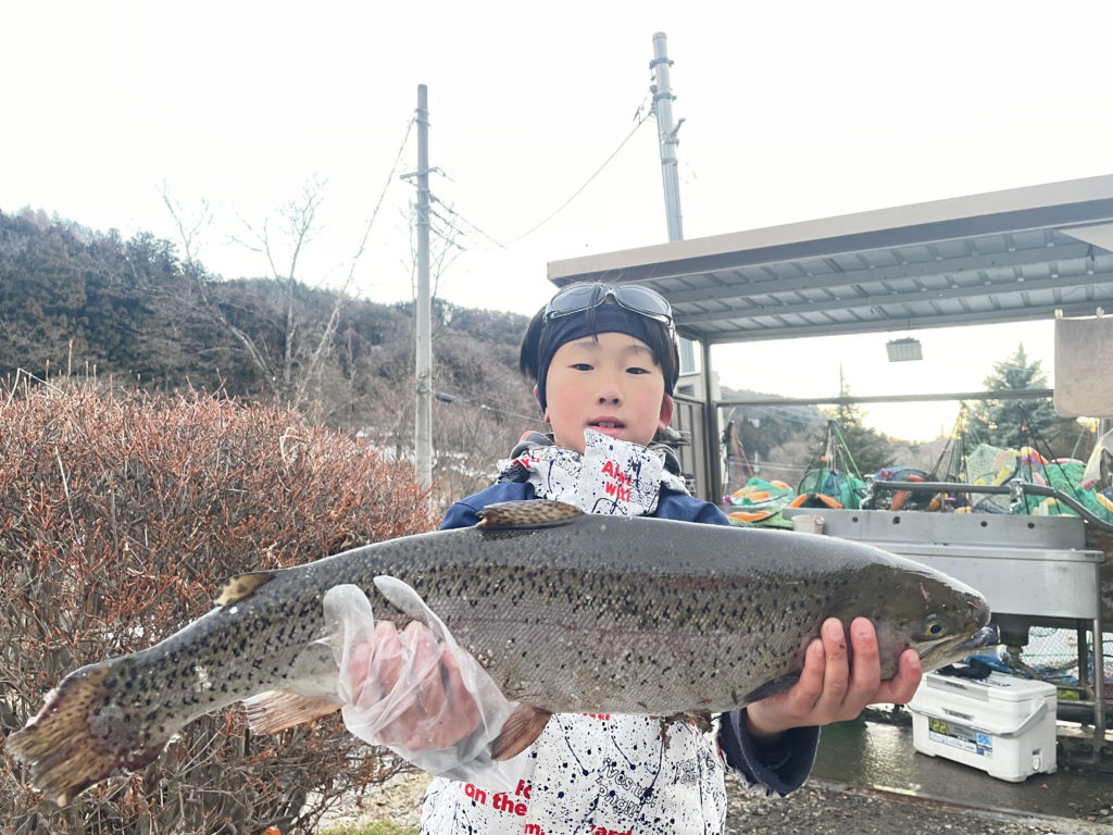 【頂鱒５７ｃｍ】全体