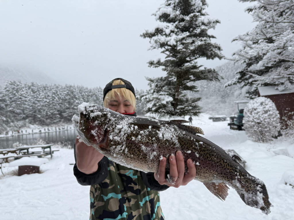 【頂鱒５７ｃｍ】全体