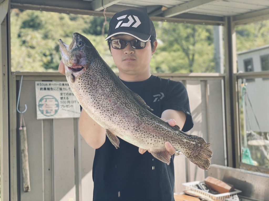 【頂鱒５７ｃｍ】全体