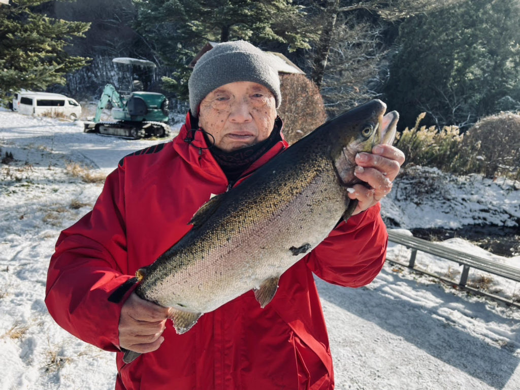 【頂鱒５７ｃｍ】全体