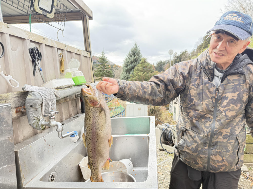 【頂鱒５７ｃｍ】全体