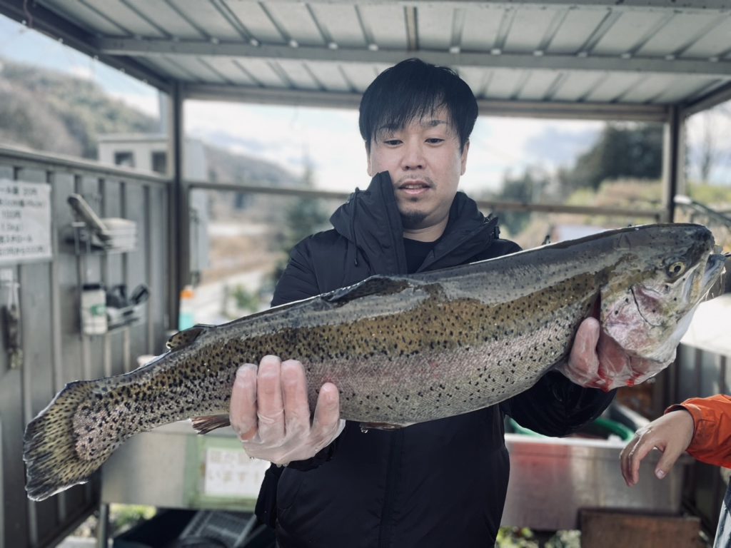 【頂鱒５７ｃｍ】全体