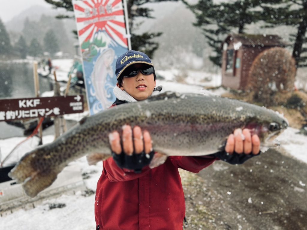 【頂鱒５９ｃｍ】全体