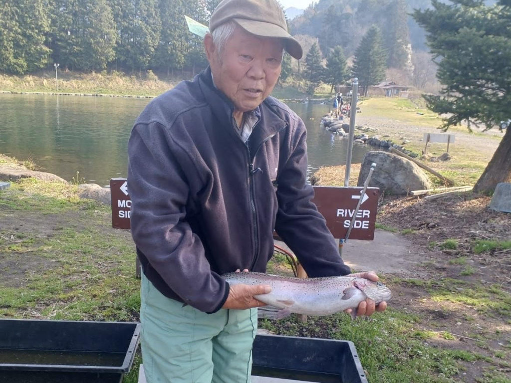 【頂鱒５６ｃｍ】全体