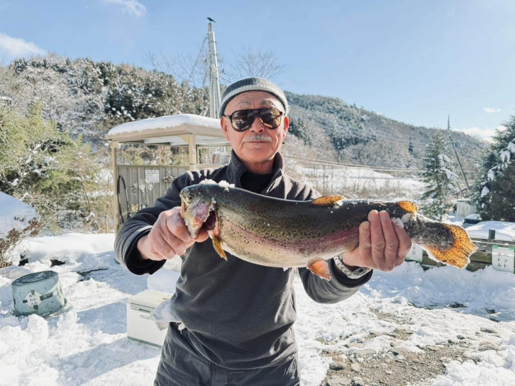 【頂鱒５３ｃｍ】全体