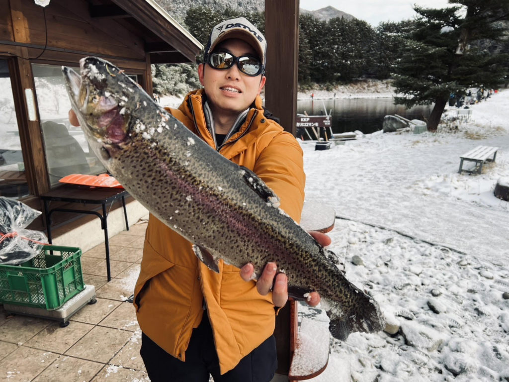 【頂鱒５７ｃｍ】全体