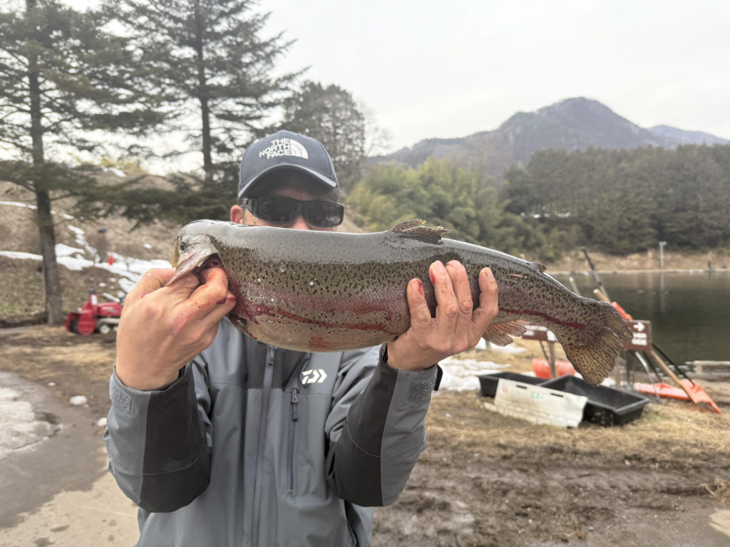 【頂鱒５７ｃｍ】全体