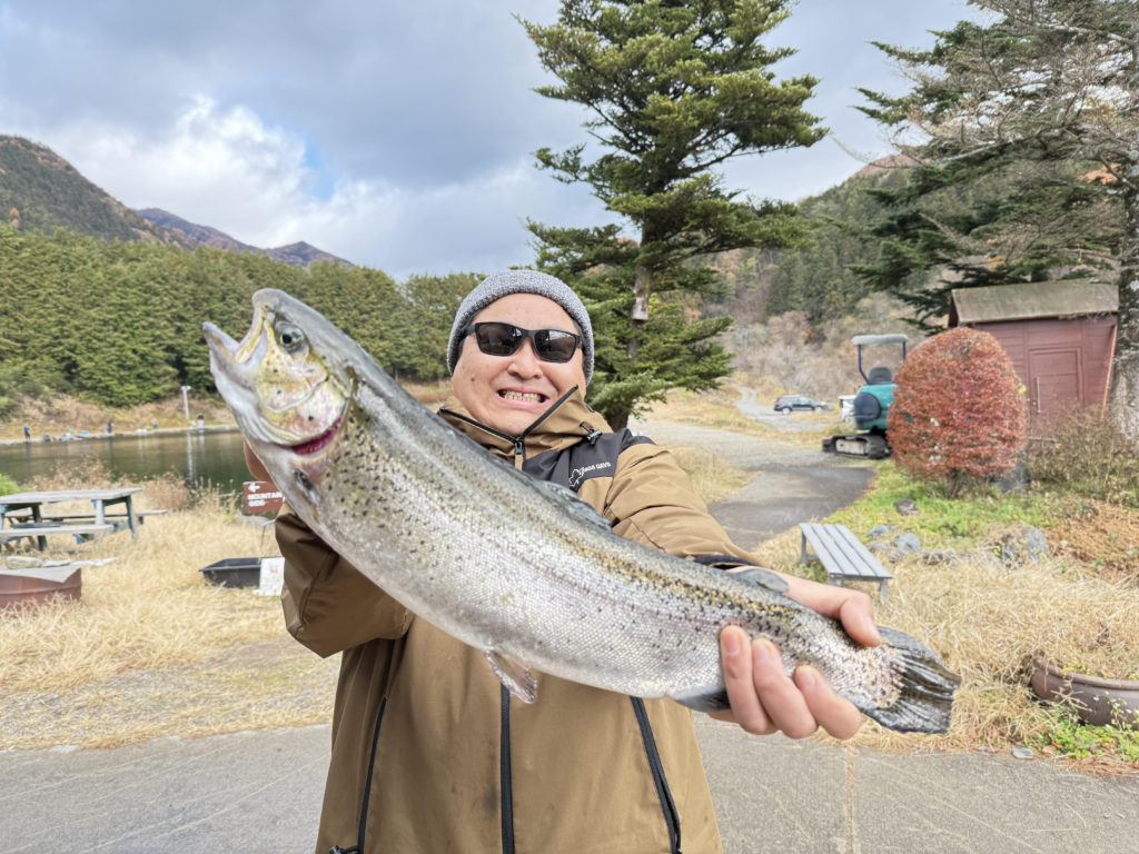 【頂鱒５３ｃｍ】全体