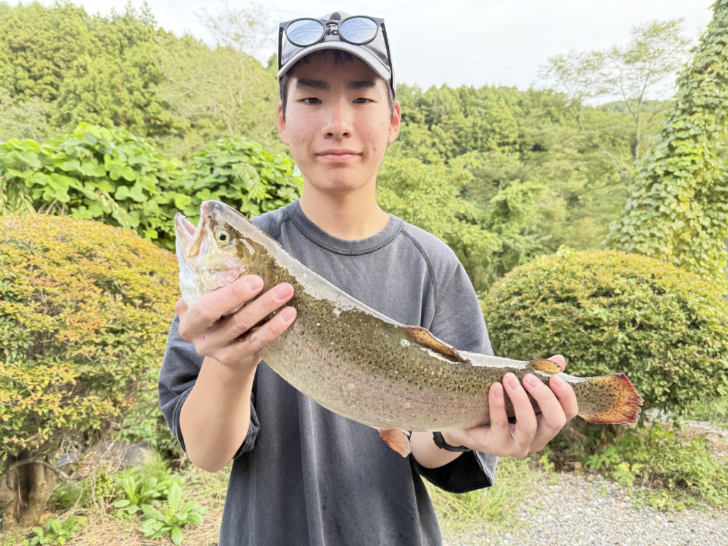 【頂鱒５３ｃｍ】全体
