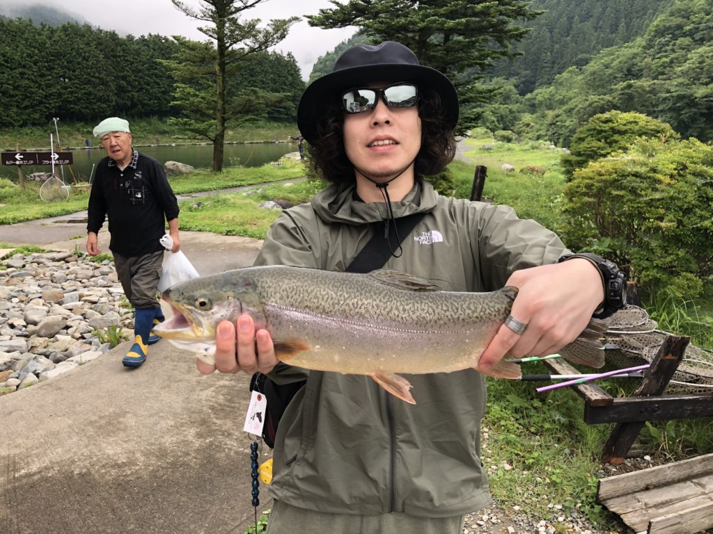 【ロックトラウト５３ｃｍ】全体