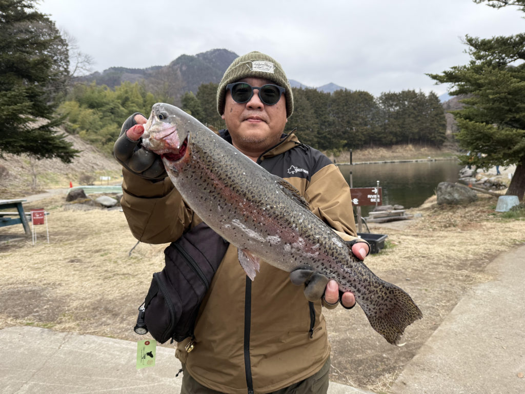 【頂鱒５７ｃｍ】全体