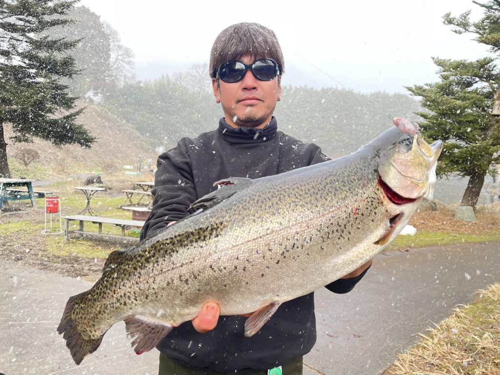 【頂鱒５６ｃｍ】全体