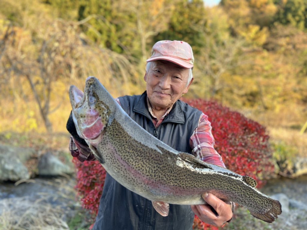 【頂鱒５３ｃｍ】全体