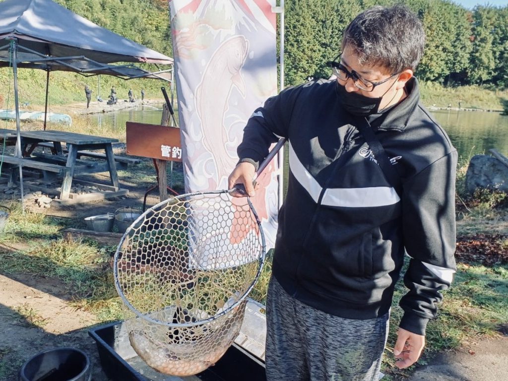 【頂鱒５３ｃｍ】全体