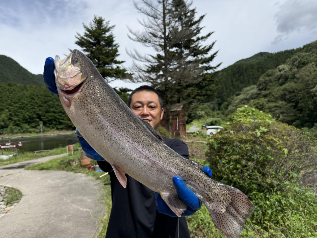 【頂鱒５７ｃｍ】全体