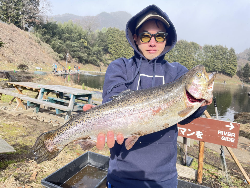 【頂鱒５６ｃｍ】全体