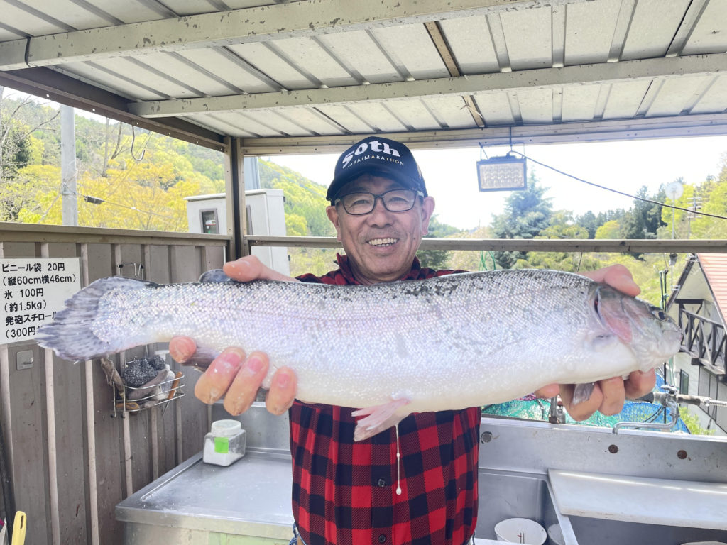 【頂鱒５３ｃｍ】全体